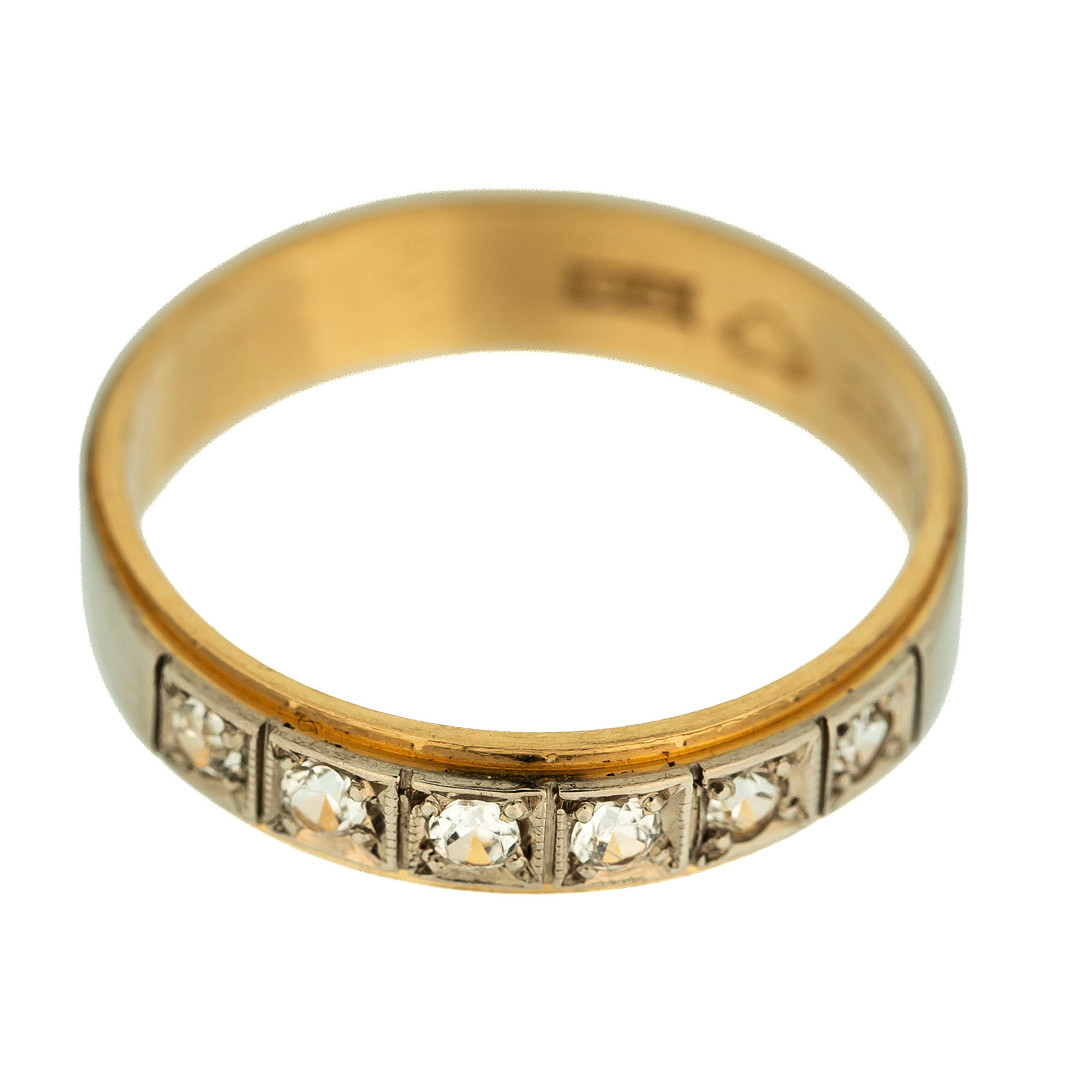 RING. 18K Guld 1900-tal.