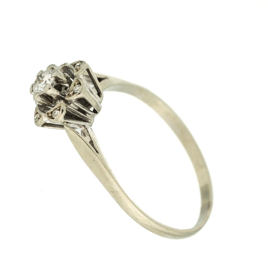 RING. 18k Guld med briljantslipade diamanter 1900-tal.