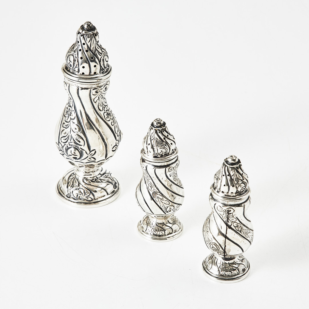 SALT-, PEPPAR- och SOCKERSTRÖARE, 3 delar, silver, svenska importstämplar.