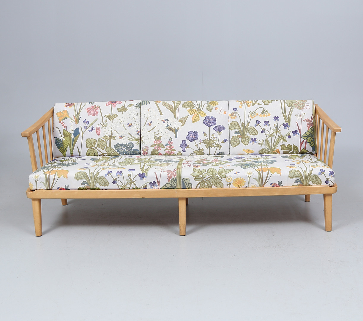 CARL MALMSTEN, soffa "Visingsö", klädd med JOBS textil.