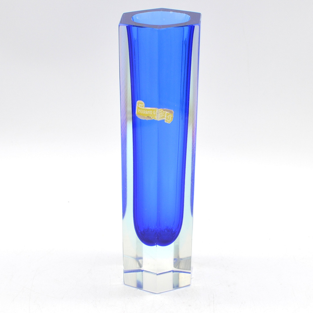 ALESSANDRO MANDRUZZATO. MURANO DESIGNERVASE, STUDIOGLAS, BLOCK-FORM, SECHSECKIG, SOMMERSO, ITALIEN, UM 1960.