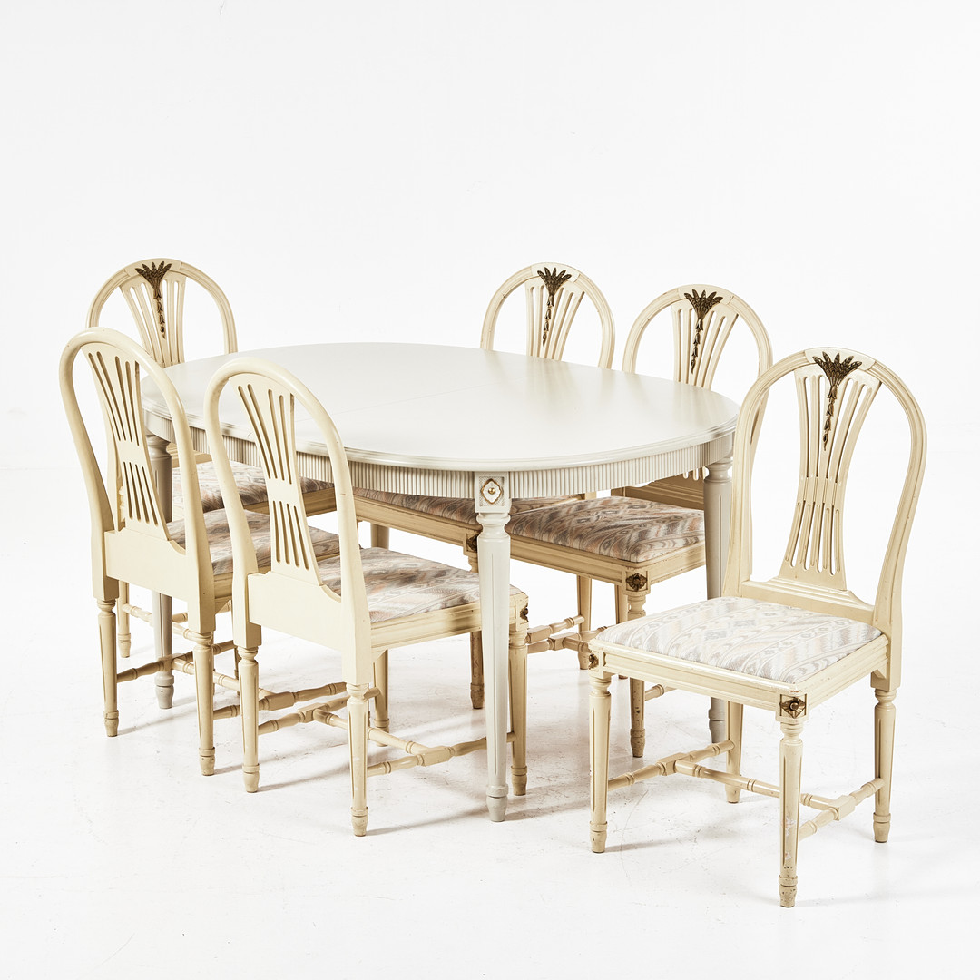 MATGRUPP, 7 dlr., 1900-talets mitt, gustaviansk stil, skuren dekor, bemålade och bronserad detaljer.