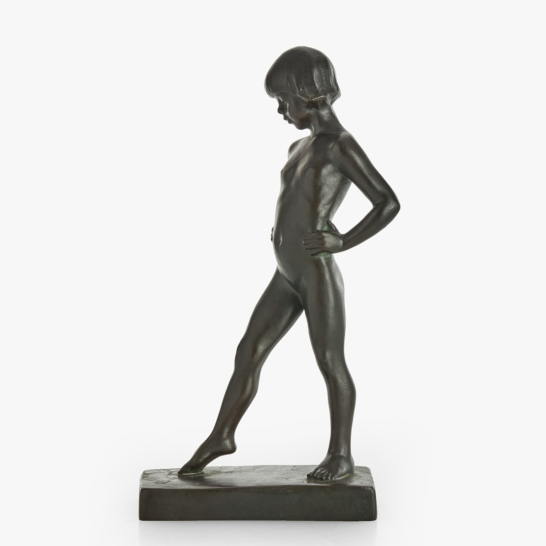 CARIN NILSON (1884–1973). Skulptur, "Boel-Britt", signerad samt daterad 1930, gjutarmärkt Otto Meyers Eftr. Fud. patinerad brons.