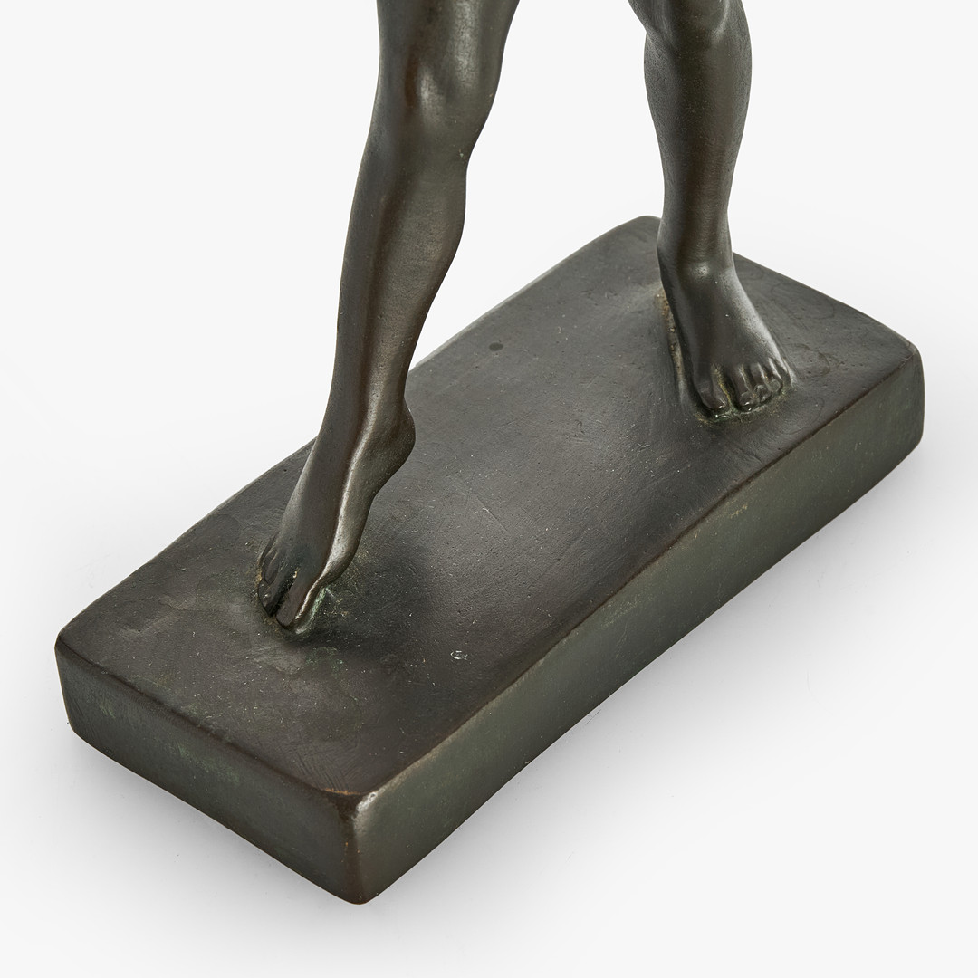 CARIN NILSON (1884–1973). Skulptur, "Boel-Britt", signerad samt daterad 1930, gjutarmärkt Otto Meyers Eftr. Fud. patinerad brons.