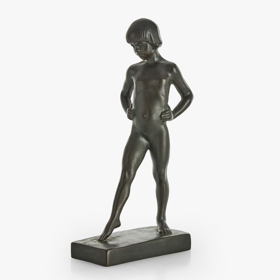 CARIN NILSON (1884–1973). Skulptur, "Boel-Britt", signerad samt daterad 1930, gjutarmärkt Otto Meyers Eftr. Fud. patinerad brons.