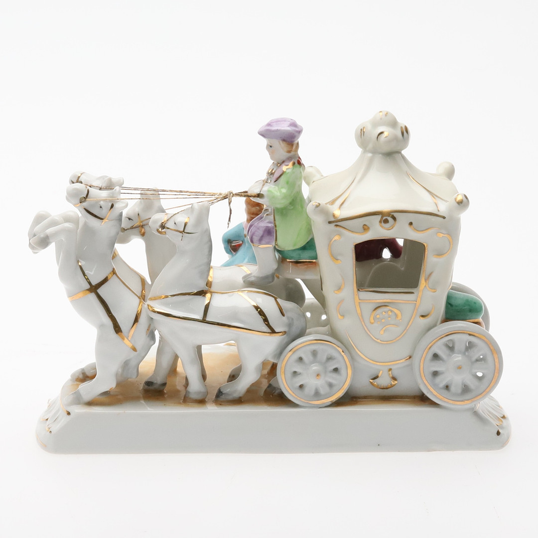 FIGURINER. 3 st. Porslin, rokokostil, 1900-tal.