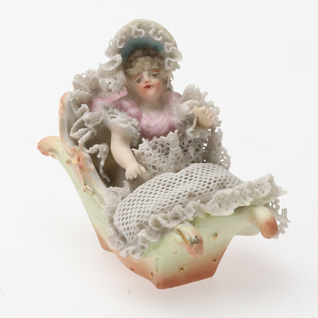 FIGURINER. 3 st. Porslin, rokokostil, 1900-tal.