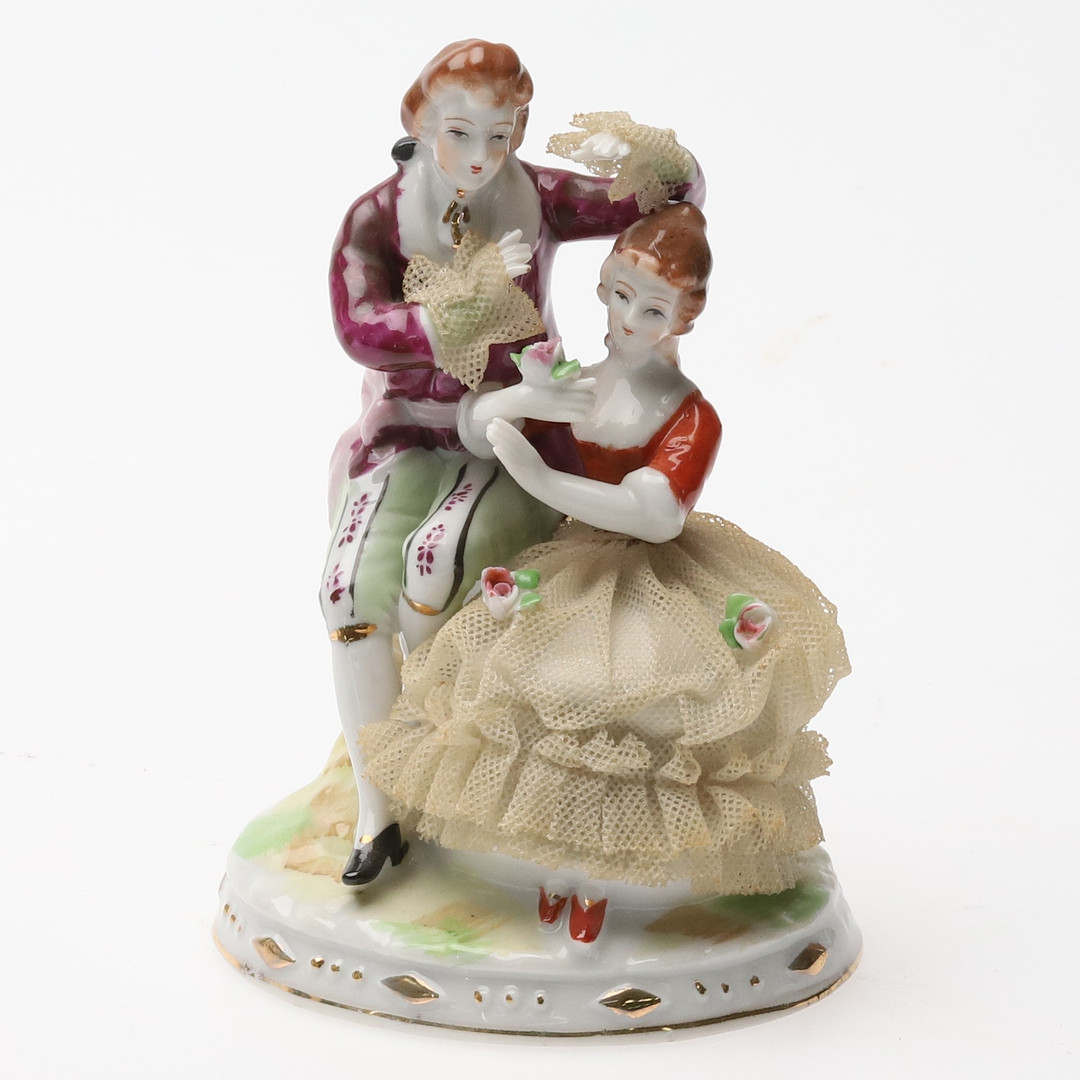 FIGURINER. 3 st. Porslin, rokokostil, 1900-tal.