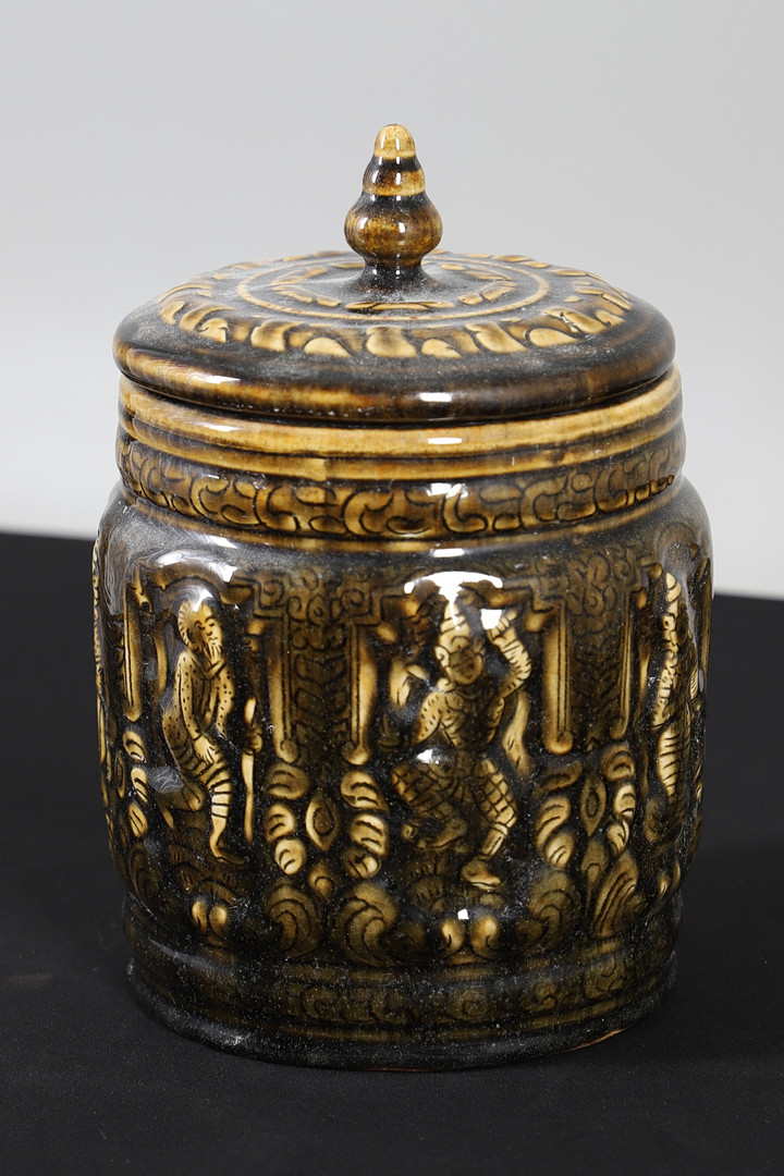 A GLAZED POTTERY JAR AND COVER.