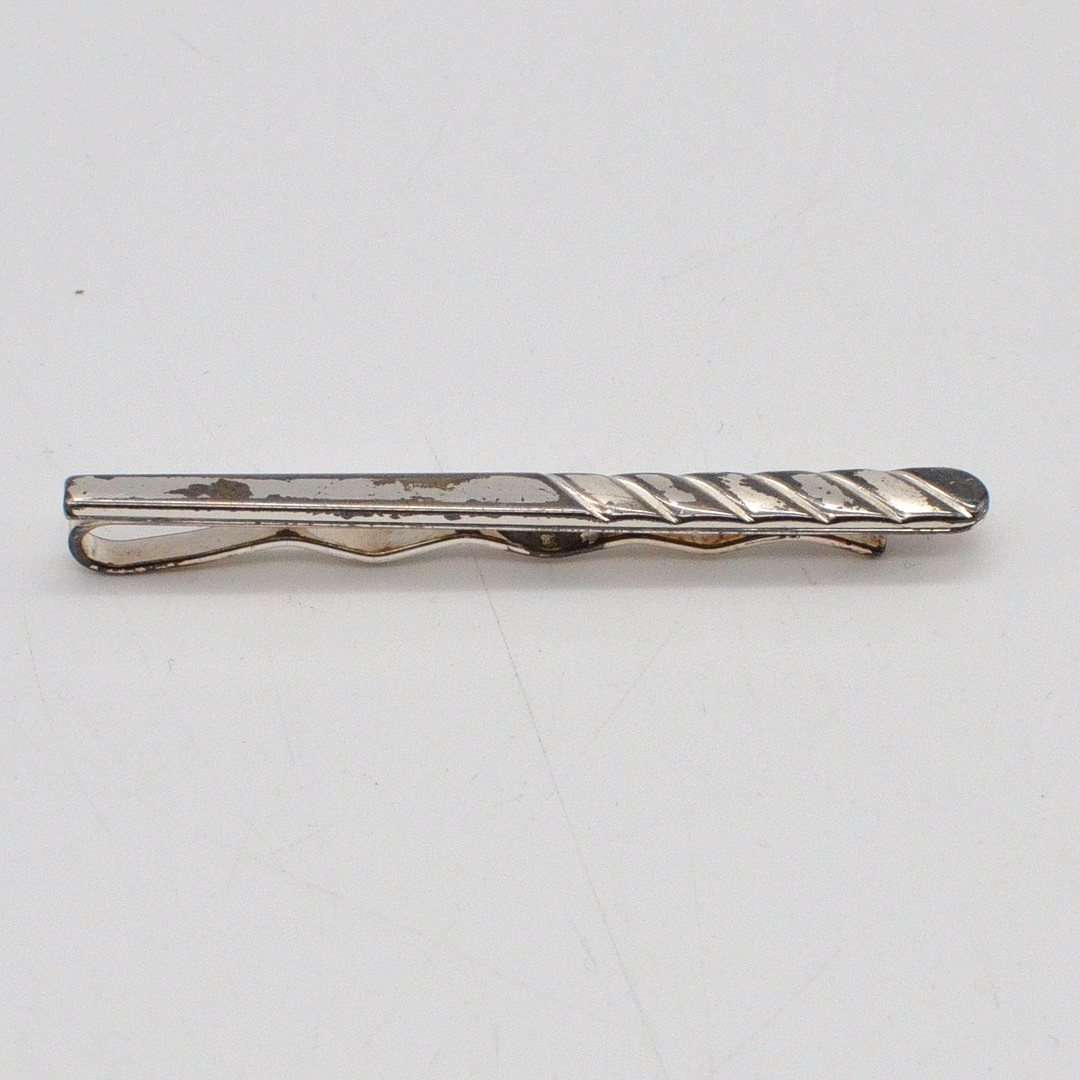 NORDAHL ANDERSEN. DESIGNER KRAWATTENHALTER, STERLINGSILBER MIT VERSILBERTEM METALL, HANDGEMACHT, VINTAGE.