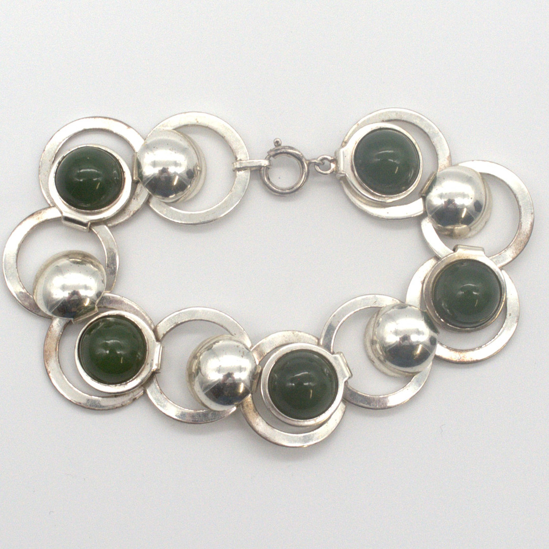 TEKA THEODOR KLOTZ. DESIGNER ARMBAND STERLING SILBER, MIT JADE CABOCHONS, DEUTSCHLAND 20. JAHRHUNDERT.