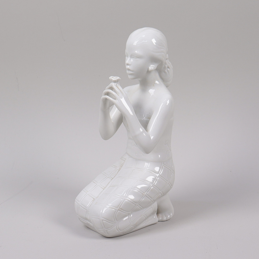HARALD SALOMON. figurin, "Baliflickan", Rörstrand, 1900-tal.