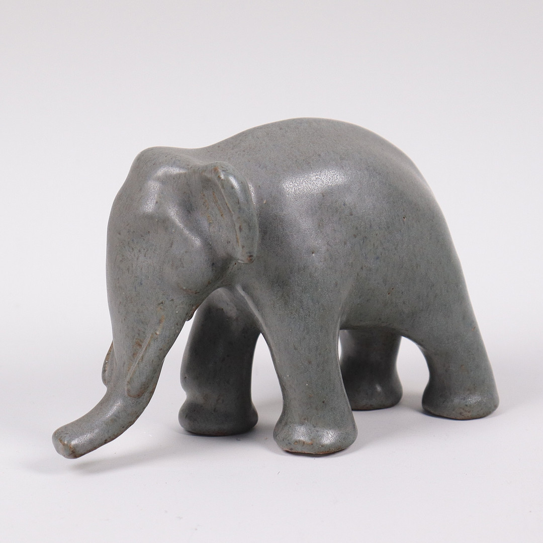 ÅKE HOLM. skulptur, elefant i glaserat stengods.