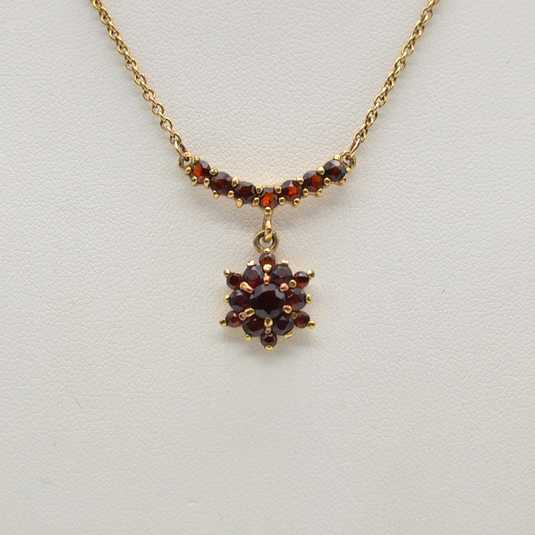 HERMAN SIERSBØL, DÄNISCHES DESIGNERCOLLIER MIT 20x GRANAT BESATZ, FASSUNG AUS VERGOLDETEM STERLINGSILBER, CA. 42,5 CM, UM 1950ER JAHRE.