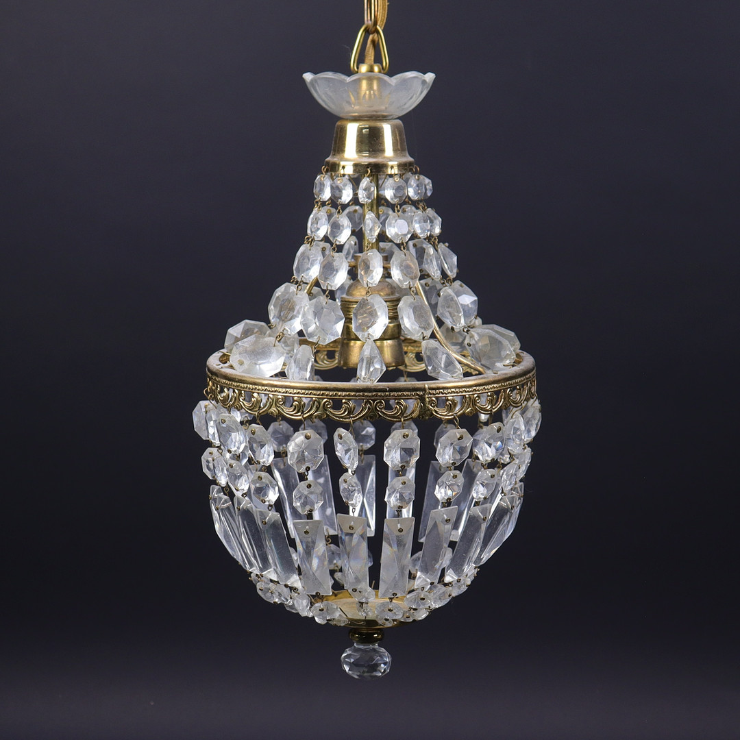 TAKLAMPA, mässing och prismor, 1900-talets mitt.