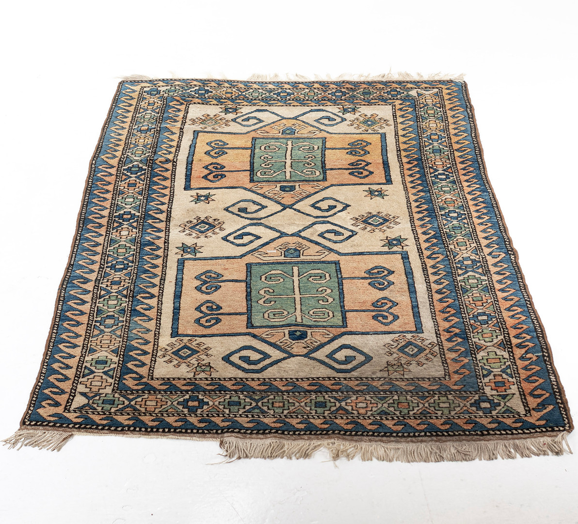 MATTA, Orientalisk, handknuten, ca 209 x 136 cm.
