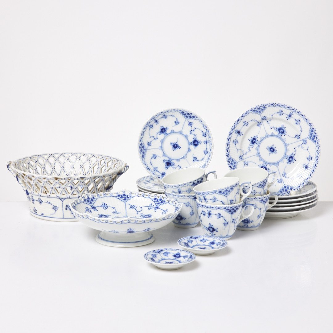 ROYAL COPENHAGEN. Musselmalet, 16 delar, porslin.
