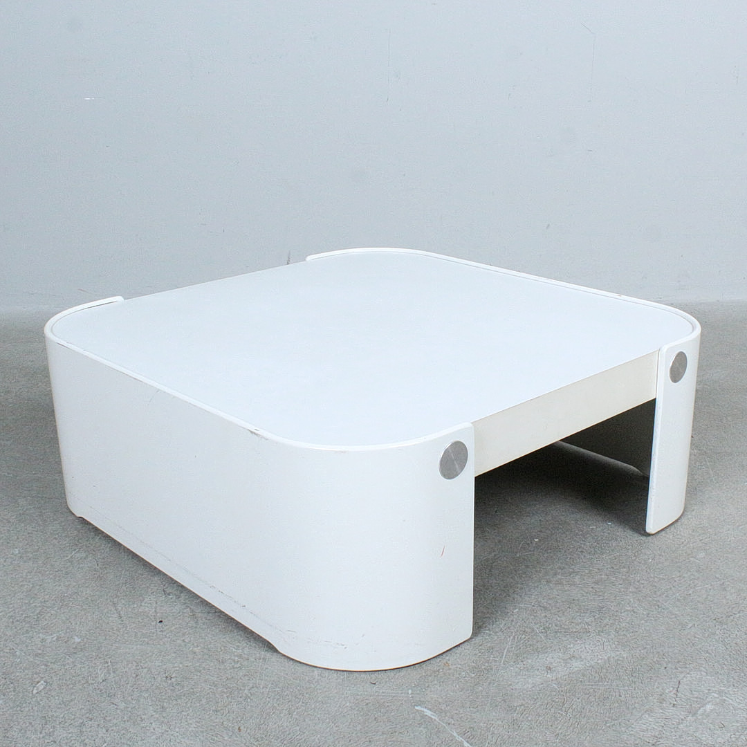 PETER MALY. Couchtisch aus gebogenem Laminat und Chrom von COR, 1970.