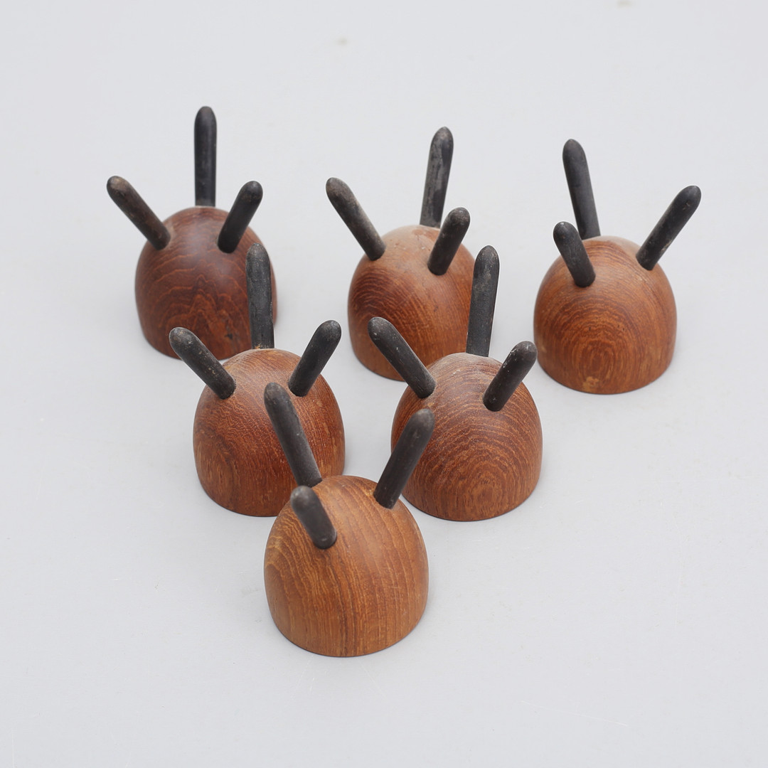 ÄGGKOPPAR, teak med tripod-ben, 6 st, troligen Danmark.