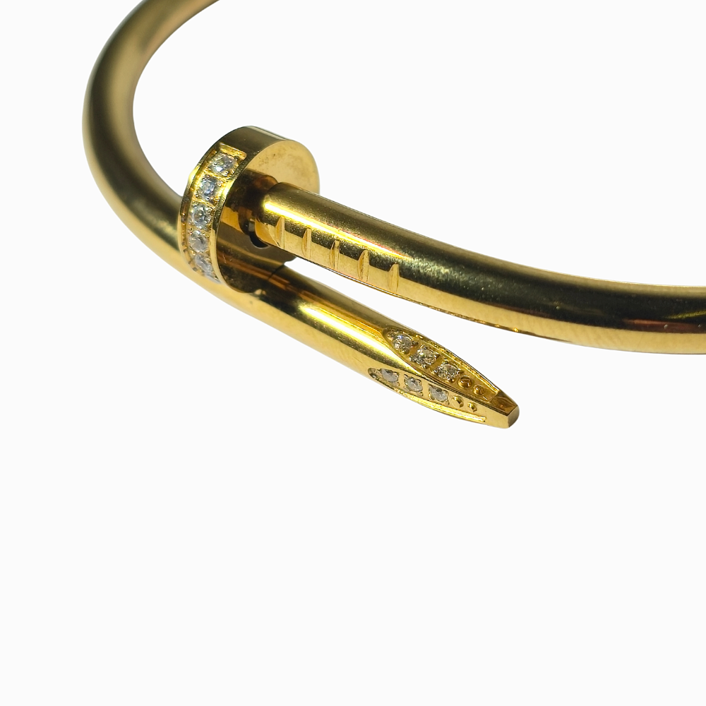 Pulsera clavo en acero con baño de oro.