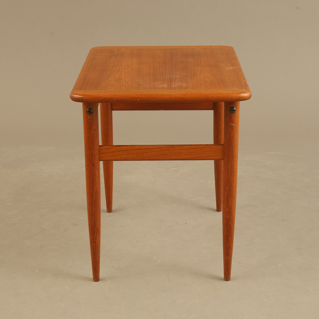 SIDOBORD / LAMPBORD, HMB Möbler, Rörvik, 1950/60-tal.