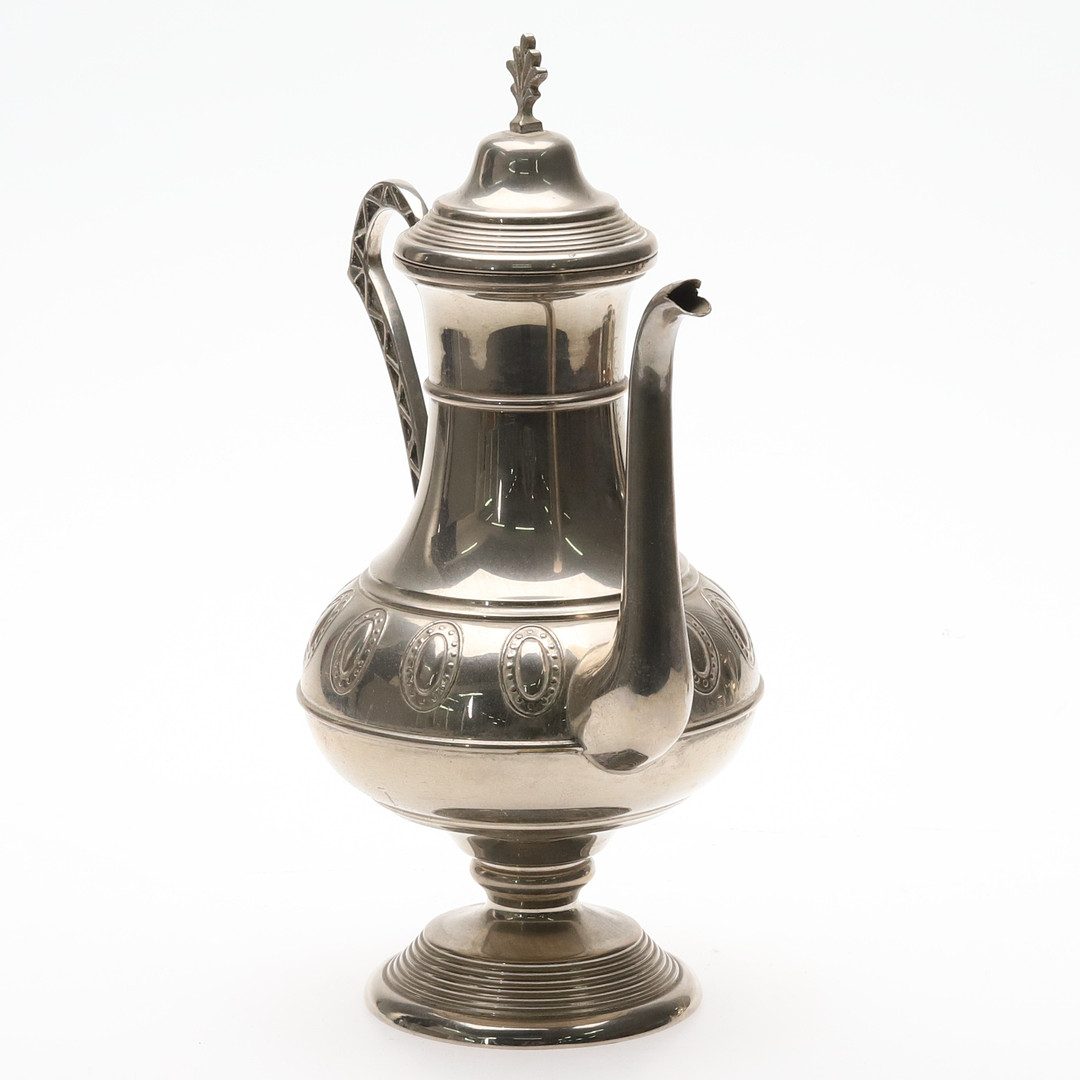 KANNA. Vitmetall. Rudolf Zibell, Eskilstuna, omkring 1900-talets mitt.