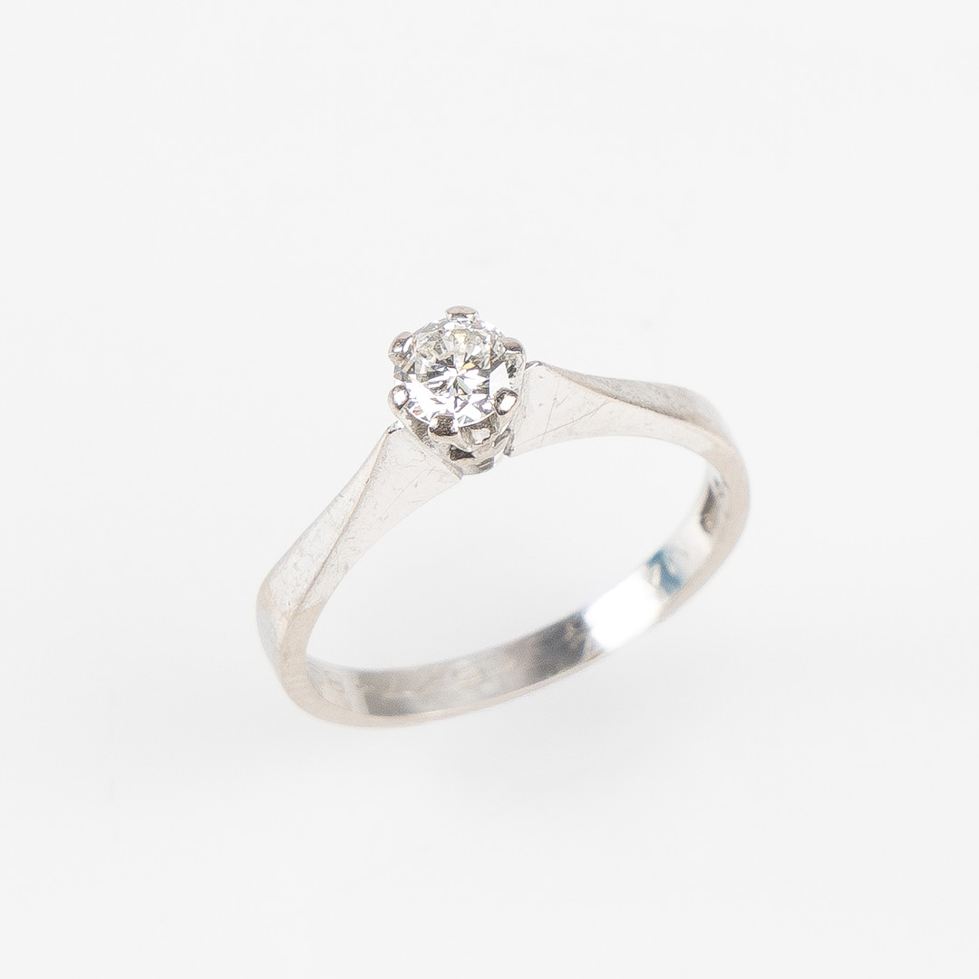 RING, 18K vitguld med briljantslipad diamant 0.29 ct, Älvängens Guld & Silver, Älvängen, 1980-tal.