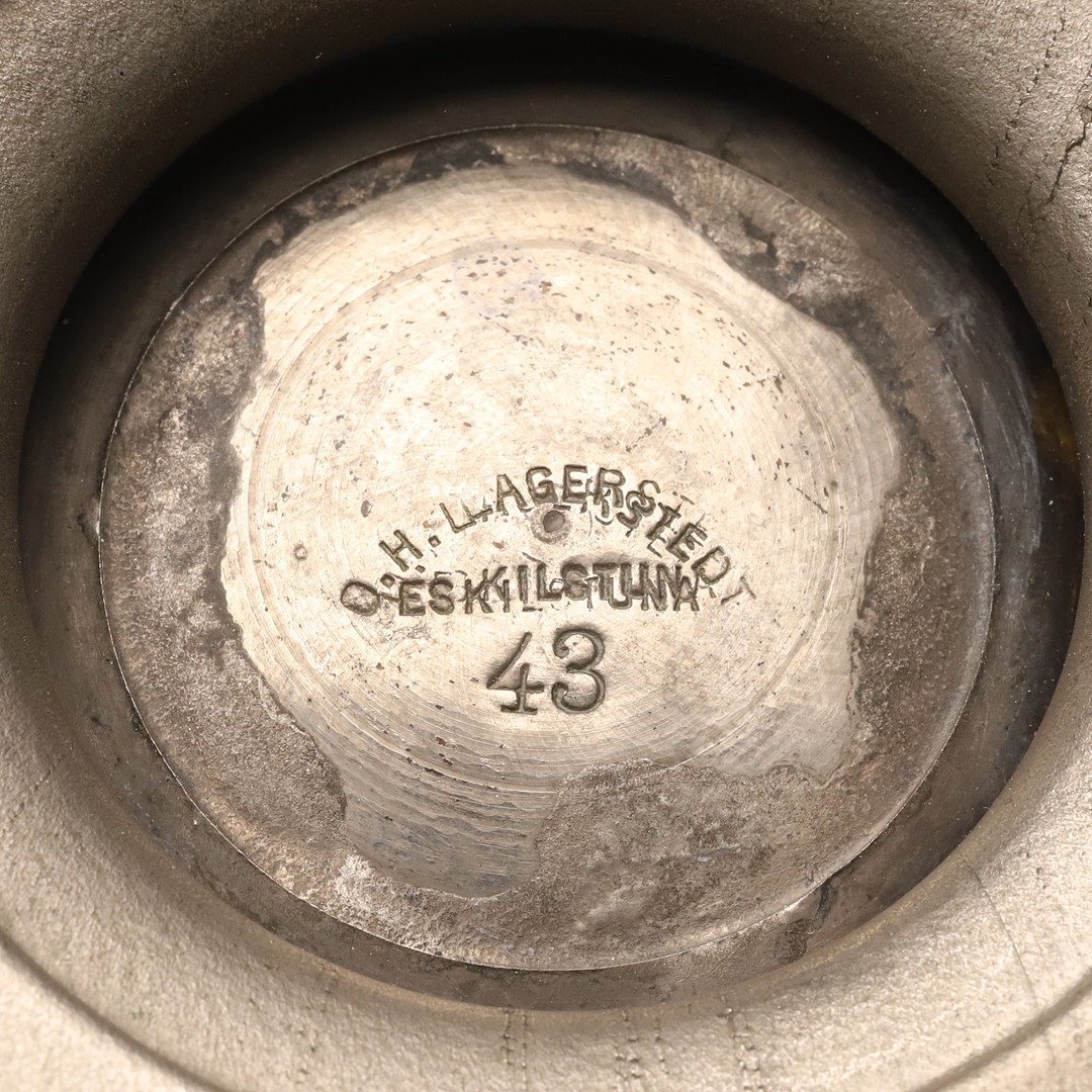 PARTI METALLFÖREMÅL. 8 delar. Vitmetall/nysilver.