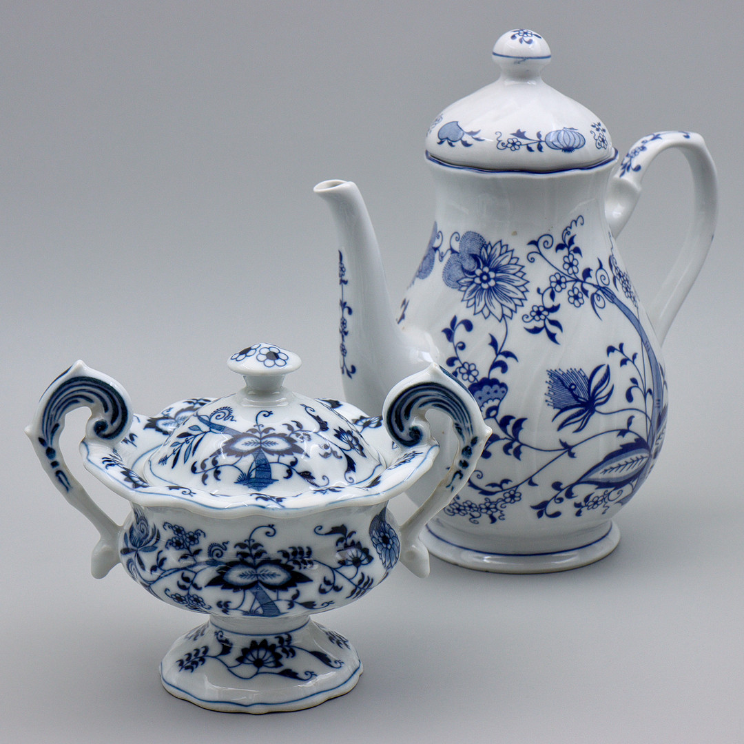 KANNA "BLÅ LÖKMÖNSTER" & SOCKERSKÅL "BLUE DANUBE", VARAV EN U.S., 1900-TAL.
