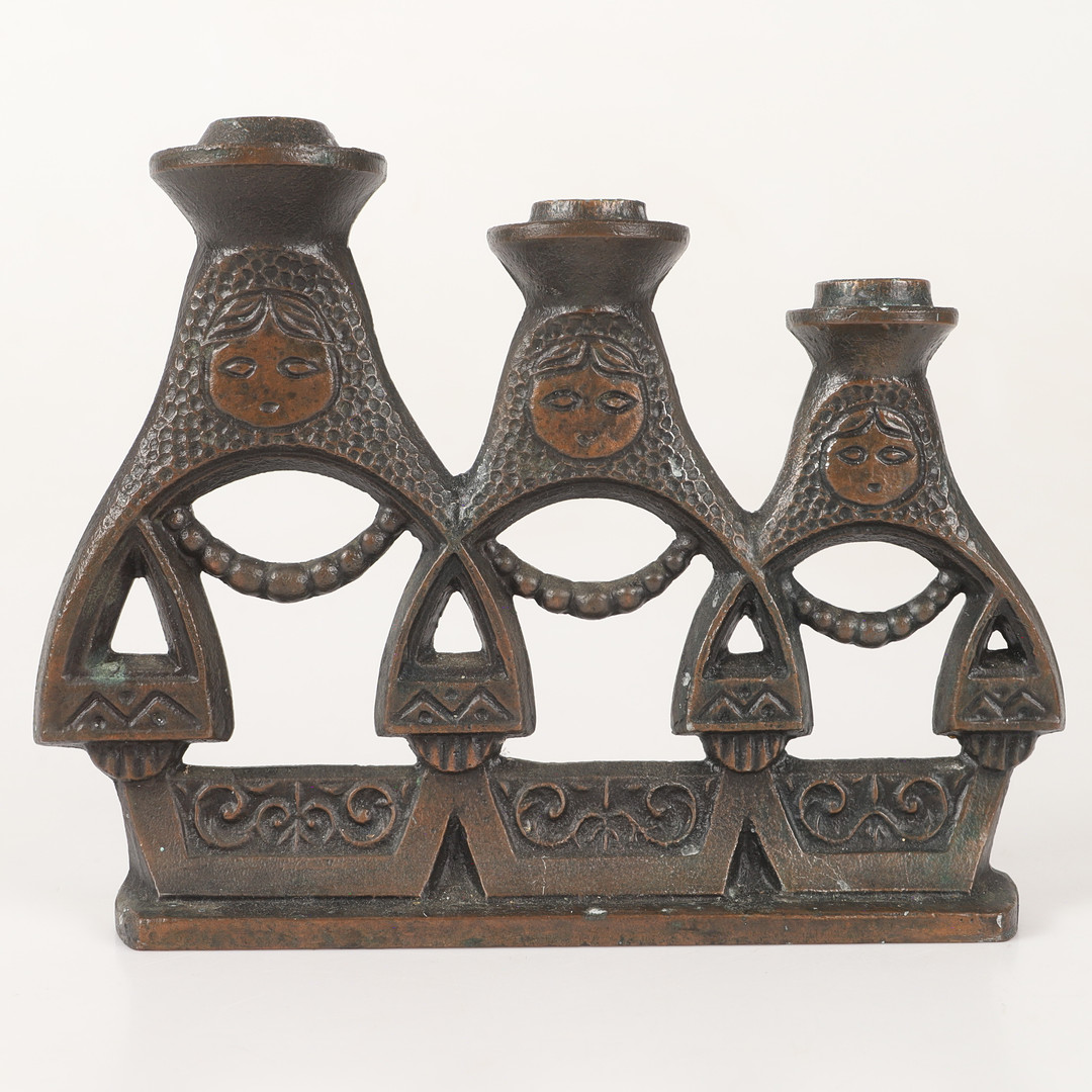 LJUSSTAKE, företällande matrjosjka dockor, metall, 1900-tal.
