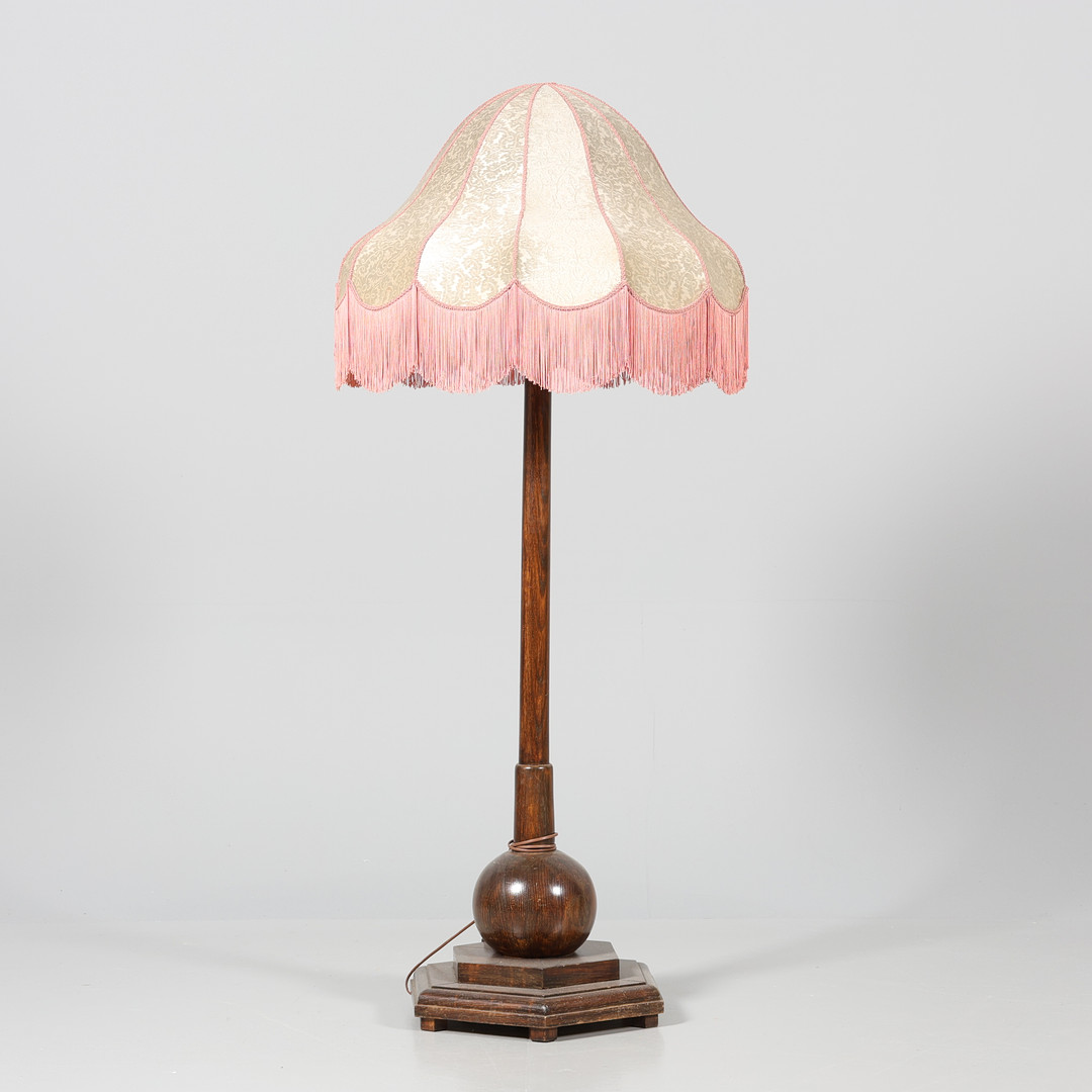 GOLVLAMPA, 1900-talets första hälft.