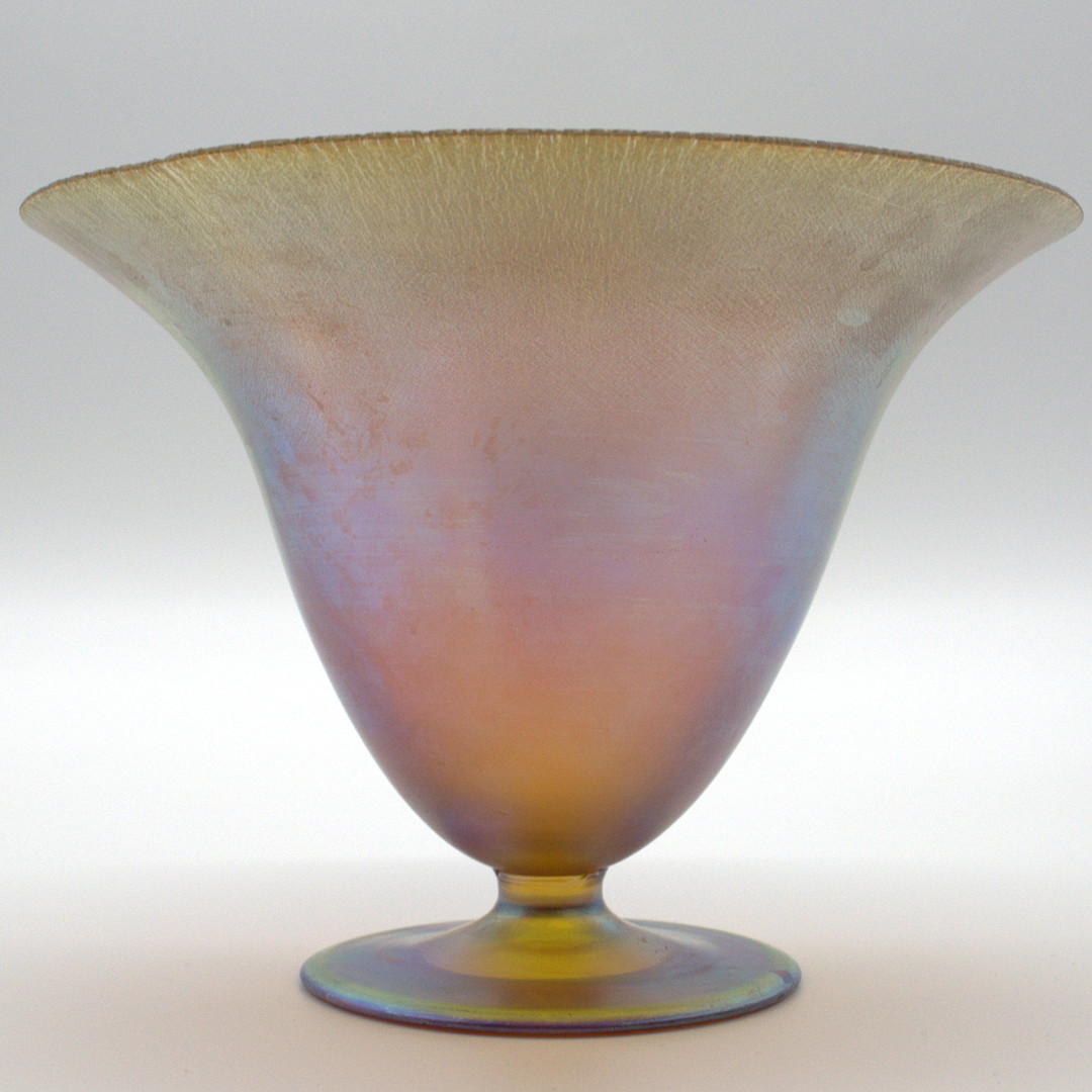 WÜRTTEMBERGISCHE METALLWARENFABRIKEN (WMF). DESIGNER-VASE, GLAS, IRRISIEREND, MYRA-TECHNIK, DEUTSCHLAND, UM 1925.