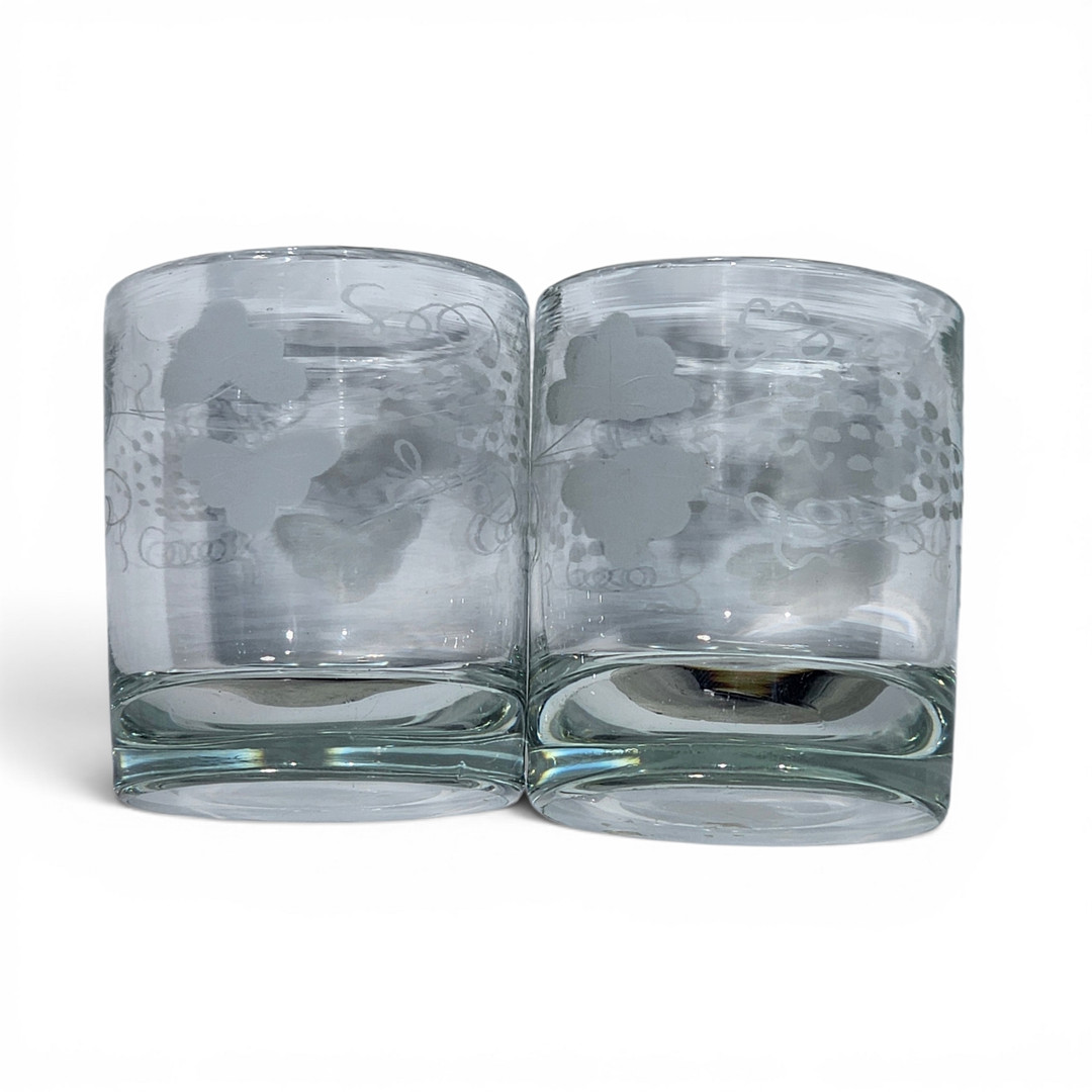 Pareja de vasos en Cristal de La Granja, mediados del siglo XIX.
