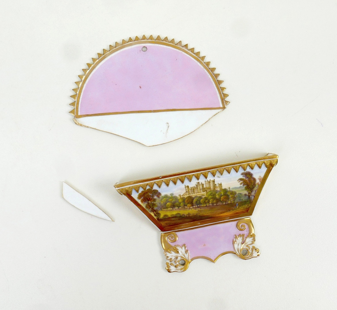 AN EARLY 19TH CENTURY HAND PAINTED COALPORT PORCELAIN LETTER RACK.