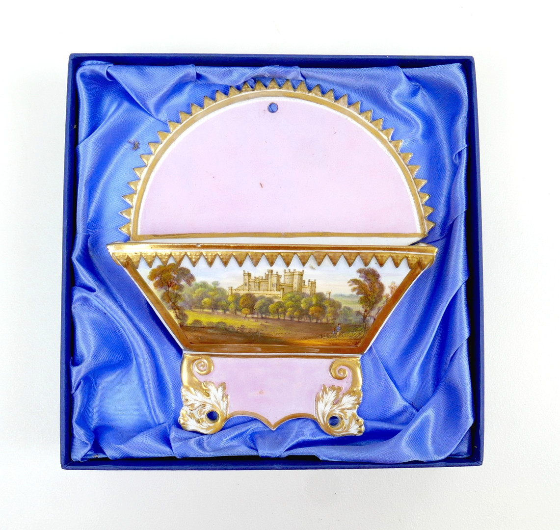 AN EARLY 19TH CENTURY HAND PAINTED COALPORT PORCELAIN LETTER RACK.