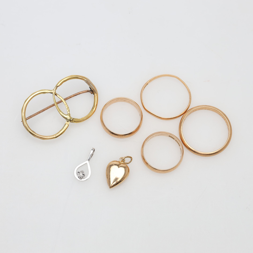 SMYCKEN 7 delar, 18K guld, bruttovikt ca 19 gram.