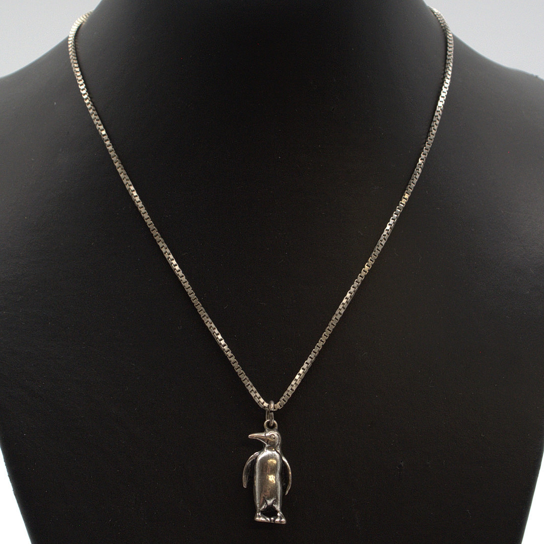 DESIGNER COLLIER HALSKETTE 835 SILBER ANHÄNGER ALS PLASTISCHER PINGUIN.