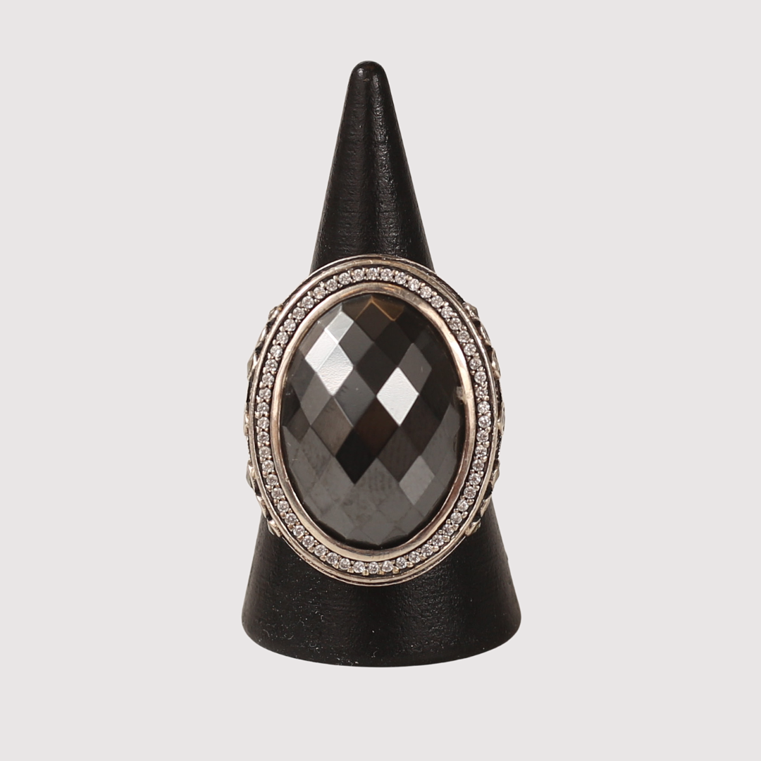 THOMAS SABO Cocktailring med stor fasetterad oval svart sten och slipade stenar, Sterlingsilver.