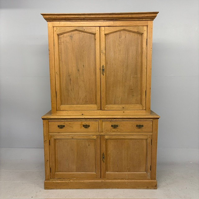 ANTIQUE PINE LINEN PRESS.