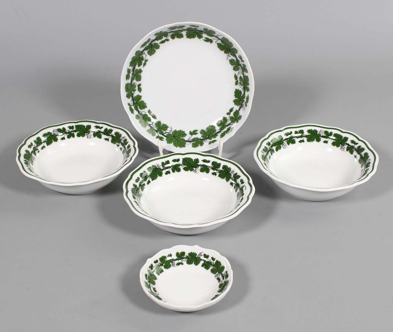 Meissen 5 Weinlaub Porzellanteile.