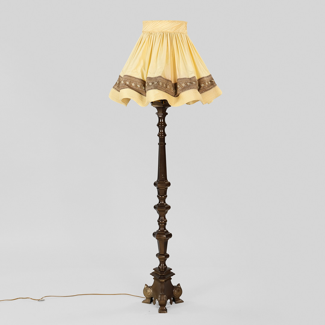 TIBRO. Gulvlampe af patineret bronze, 1900-tallets midte.