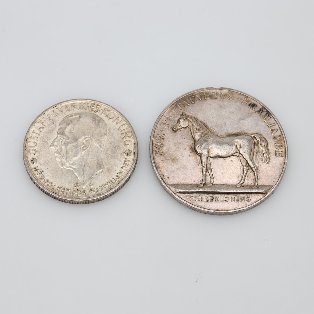 SILVERMYNT samt MEDALJ vikt ca 63 gram.