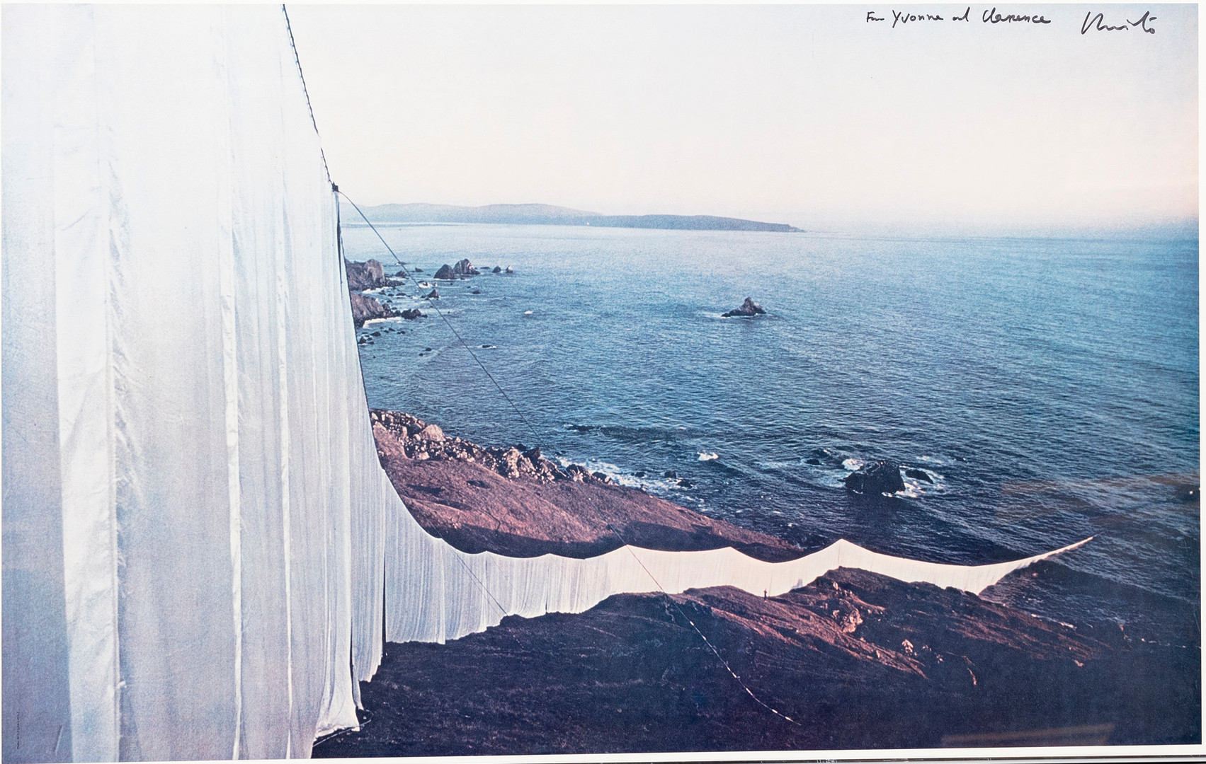 CHRISTO VLADIMIROV JAVACHEFF, "CHRISTO". "Running fence", poster, med egenhändig dedikation och signering av konstnären.