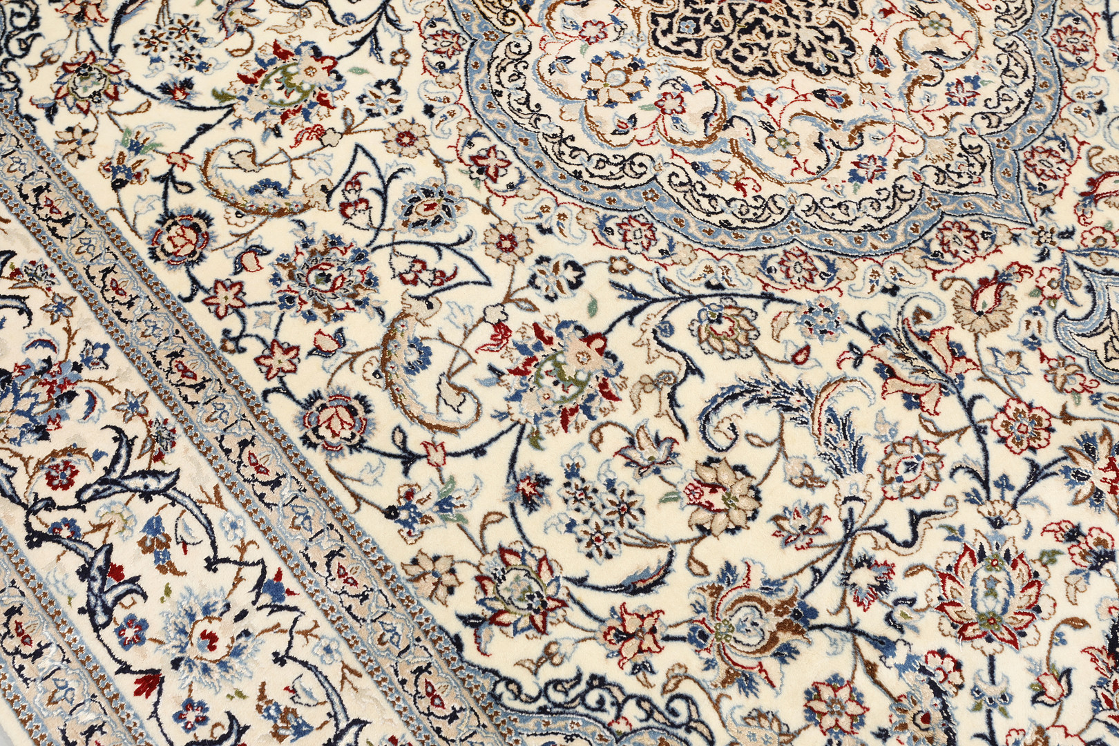 MATTA. Nain part silk, s.k 6 LAA ca 1.000.000 knutar/kvm, 298 x 195 cm.