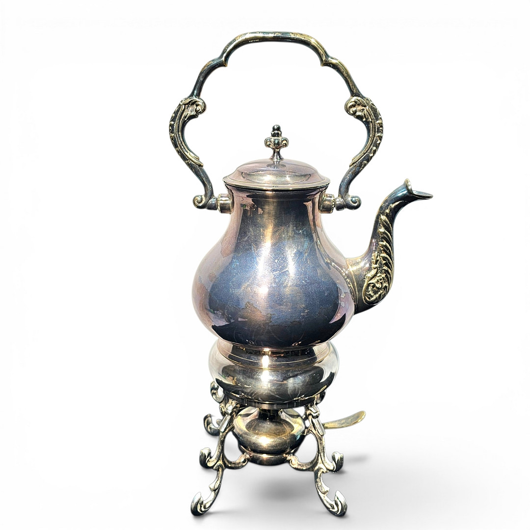 Samovar ruso en alpaca plateada.