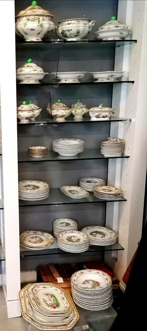 LARGE QUANTITY OF SPODE 'CHELSEA' DINNER WARE.