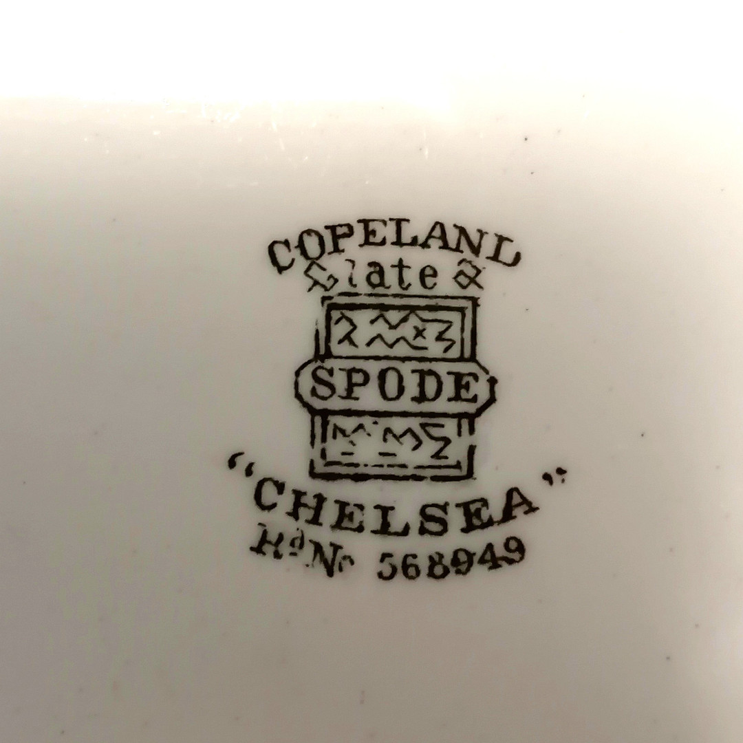 LARGE QUANTITY OF SPODE 'CHELSEA' DINNER WARE.