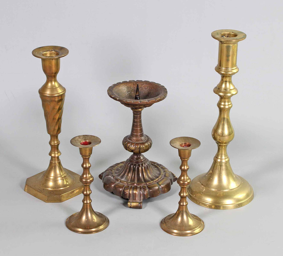 5 alte Messing-Leuchter.