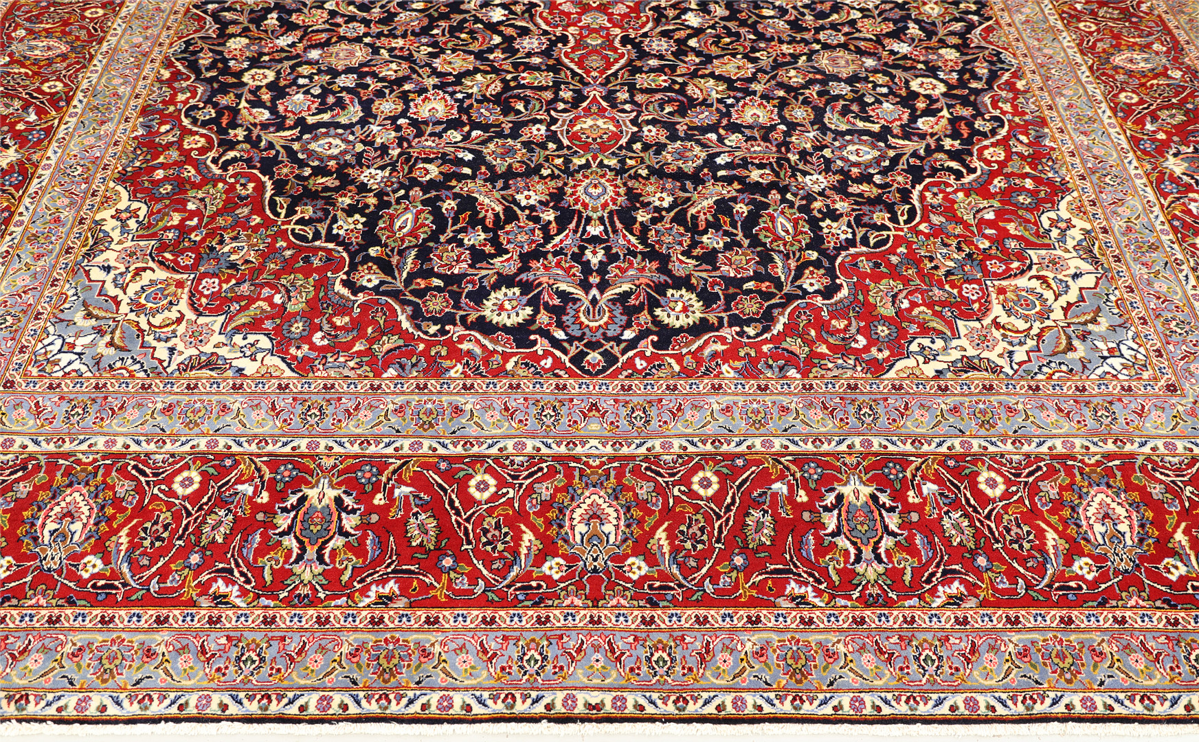 MATTA. Keshan fine, 397 x 307 cm.