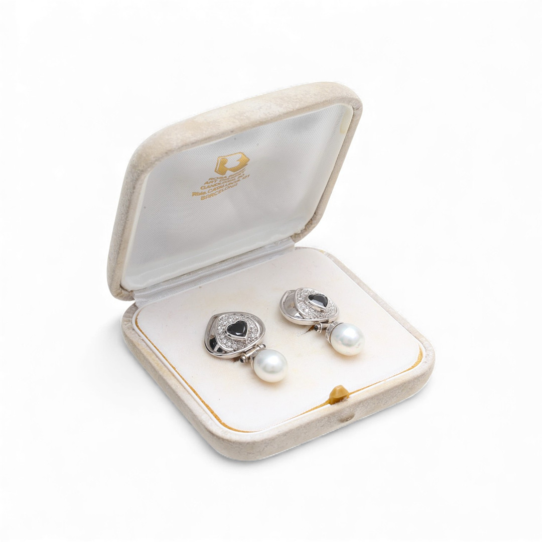 ROSA BISBE. Sapphires, diamonds and Australian pearls long earrings.